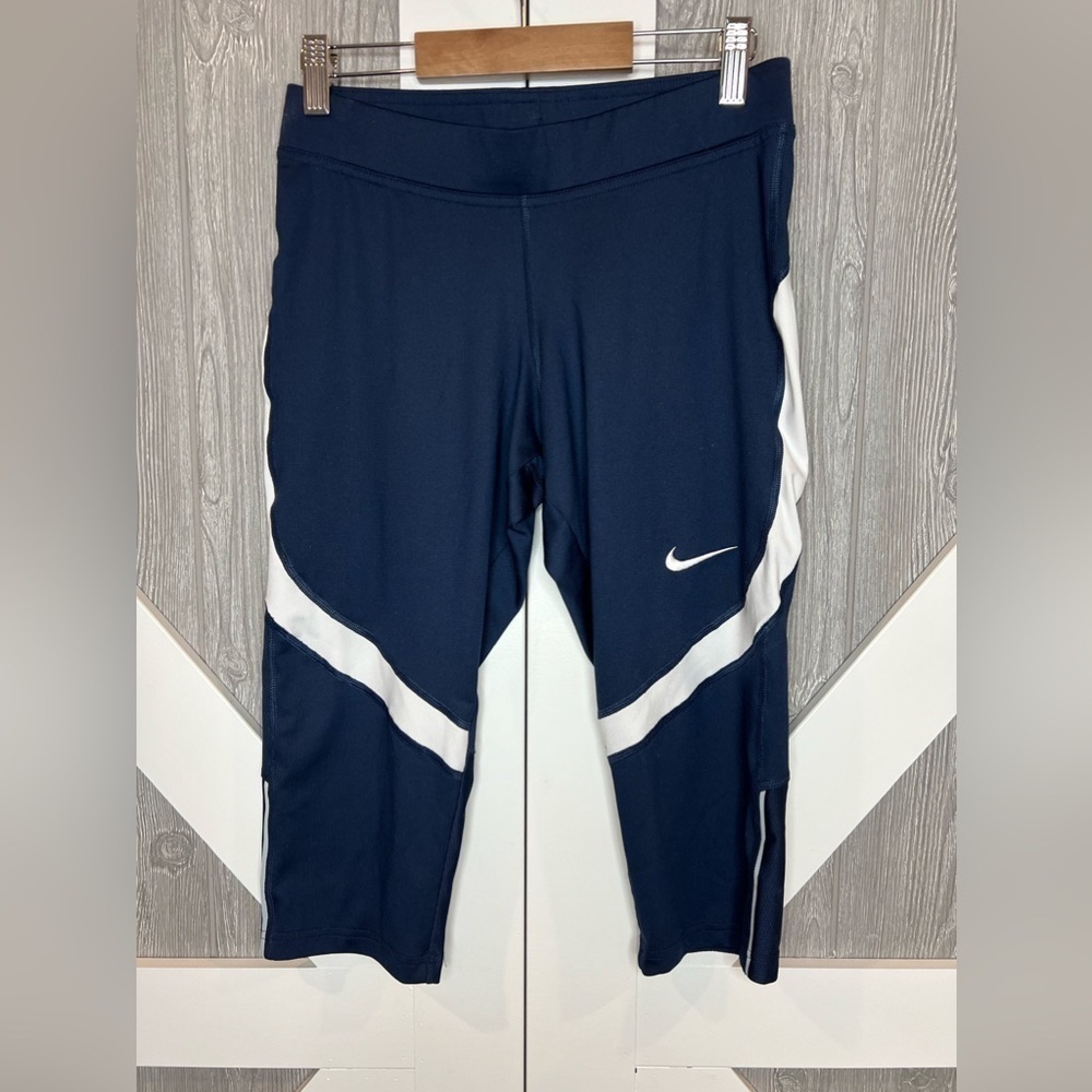 D12.18. Women's Nike Power Streak Navy/White Capri Small